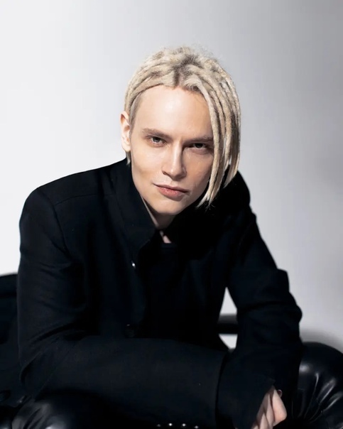 После интервью Шамана, мнение резко упало в пропасть. Много откровений и нелестных высказываний о семье.