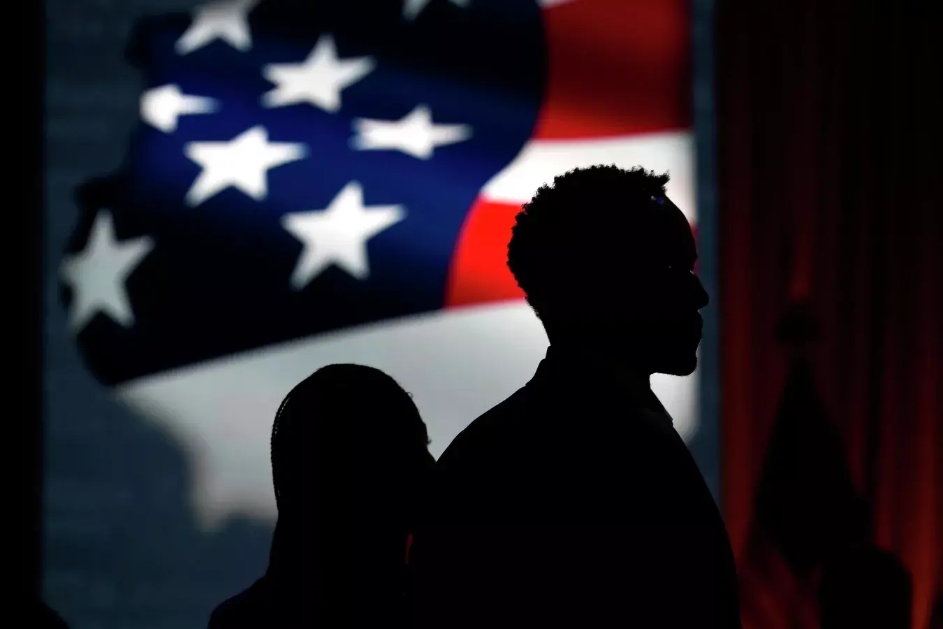 Мёртвые демократы избрались.