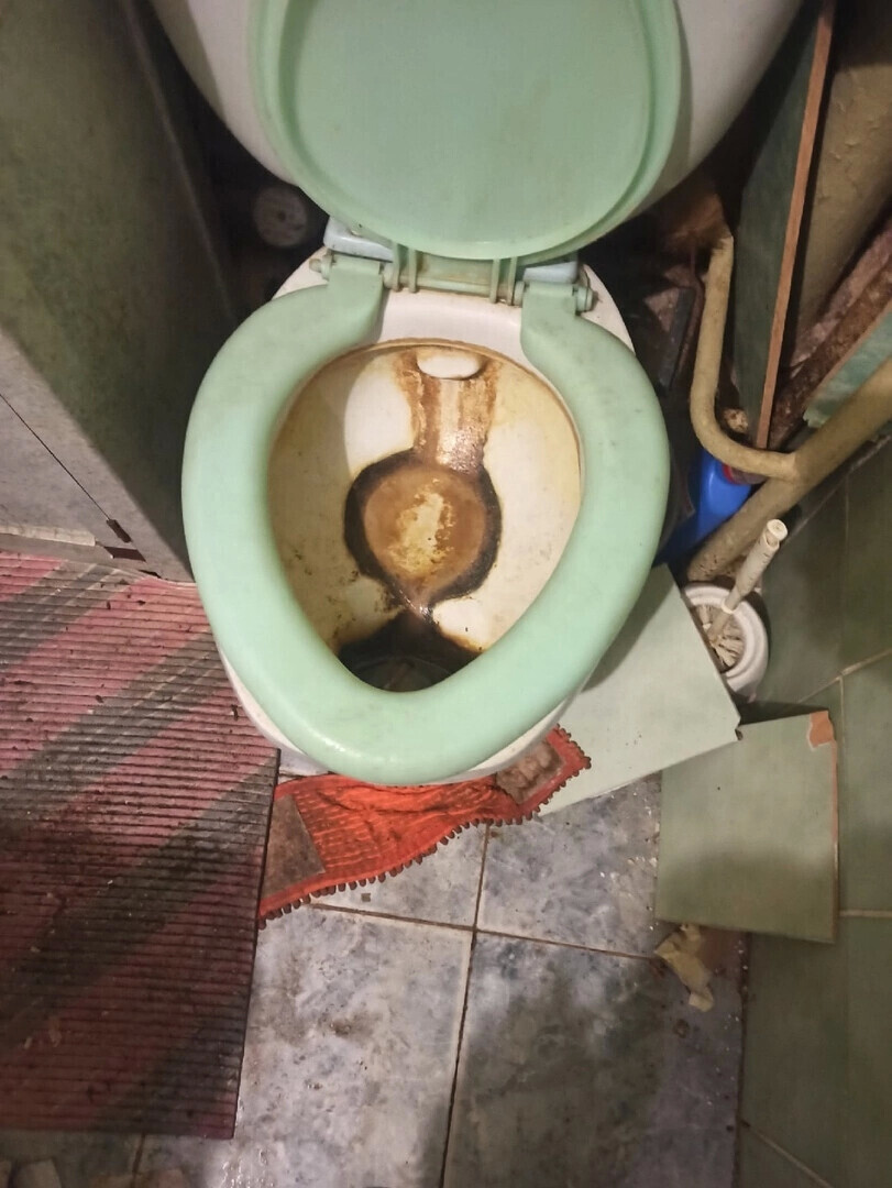 Такой свалки в квартире вы еще не видели!