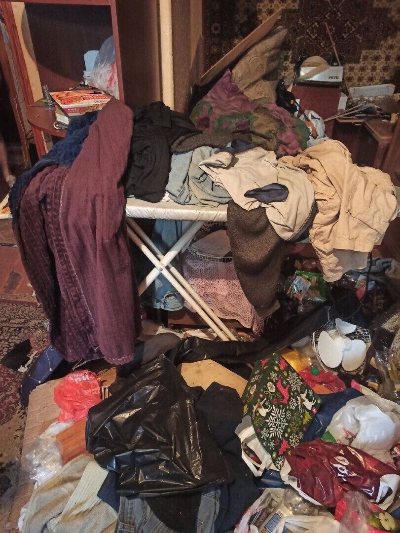Такой свалки в квартире вы еще не видели!