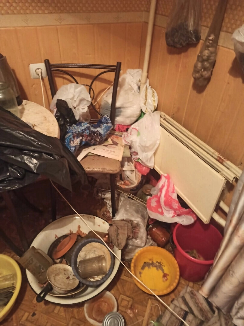 Такой свалки в квартире вы еще не видели!