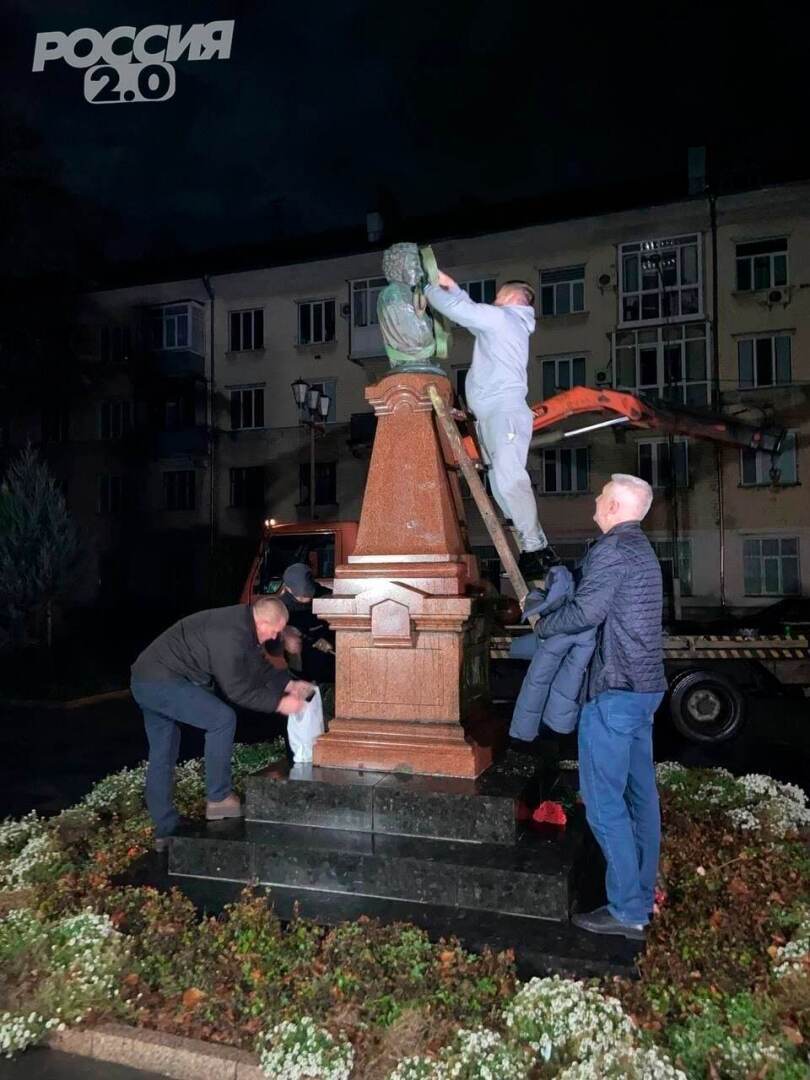 Украина продолжает сносить памятники и предъявлять свои претензии: что на этот раз?