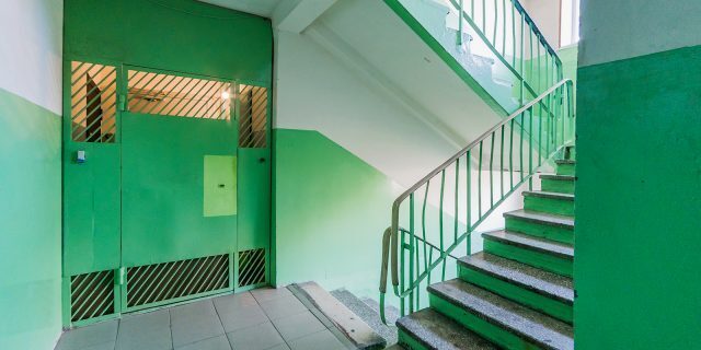 Что делать, если кони не скачут, а избы не горят? - Тогда соседки, находясь на тропе войны, дойдут до Верховного суда, а кто-то и до неба....