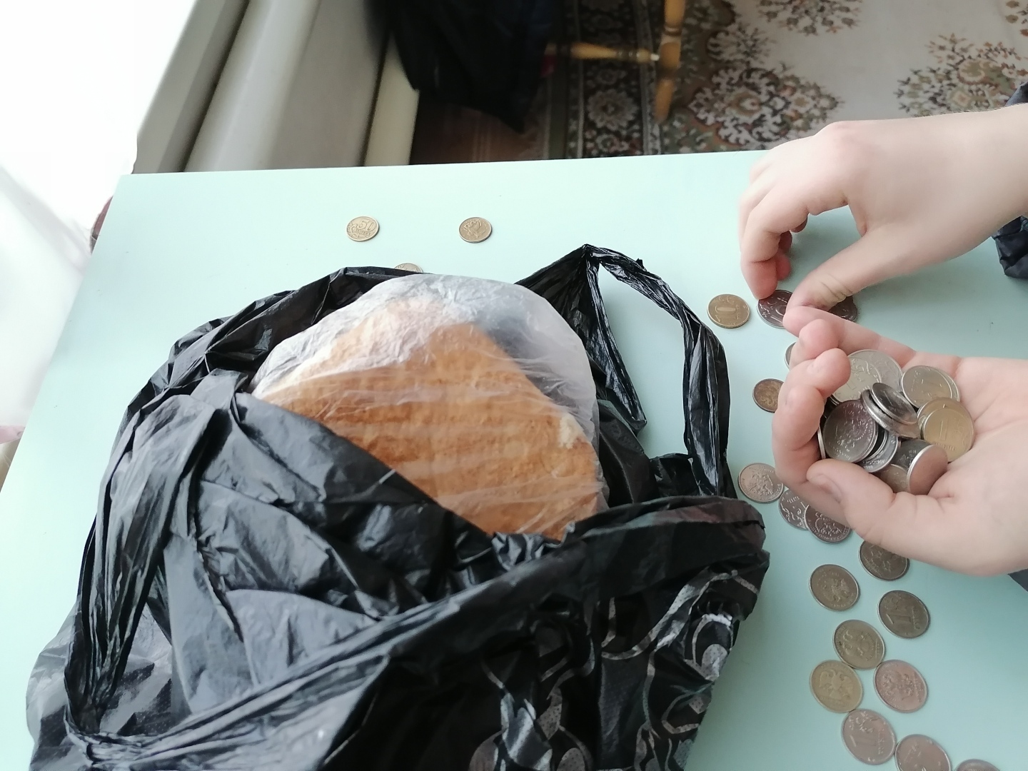 Россияне рассказали, сколько им нужно денег, чтобы не умереть с голоду. А вы живёте или выживаете?