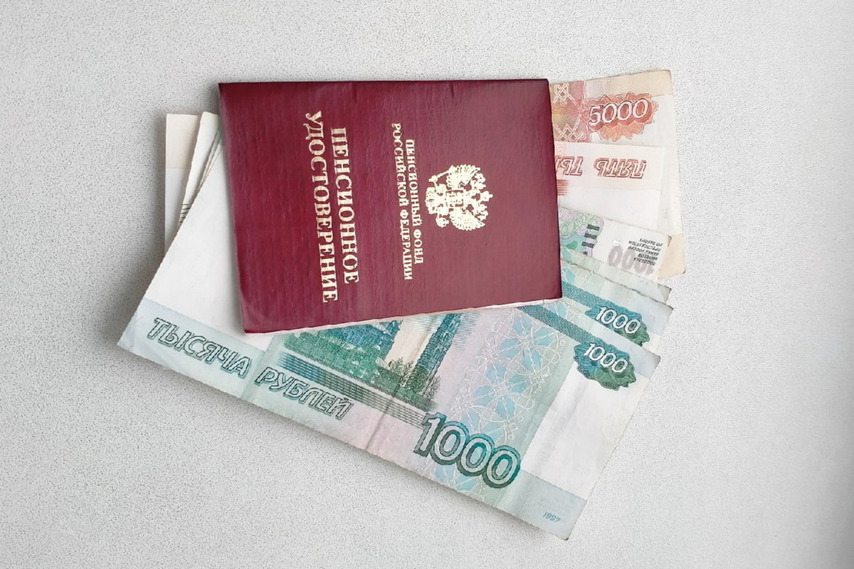 Доставлять пенсию россиянам на дом хотят по-новому