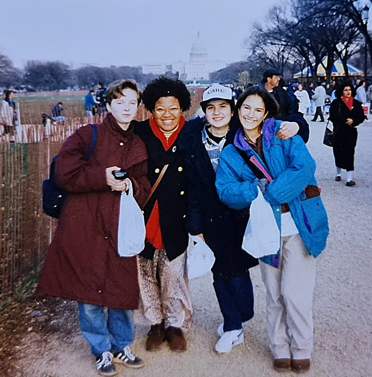 В США людям запретили хмуриться, собакам — ездить на лифте, а слоны остались без пива. Они называют это свободой