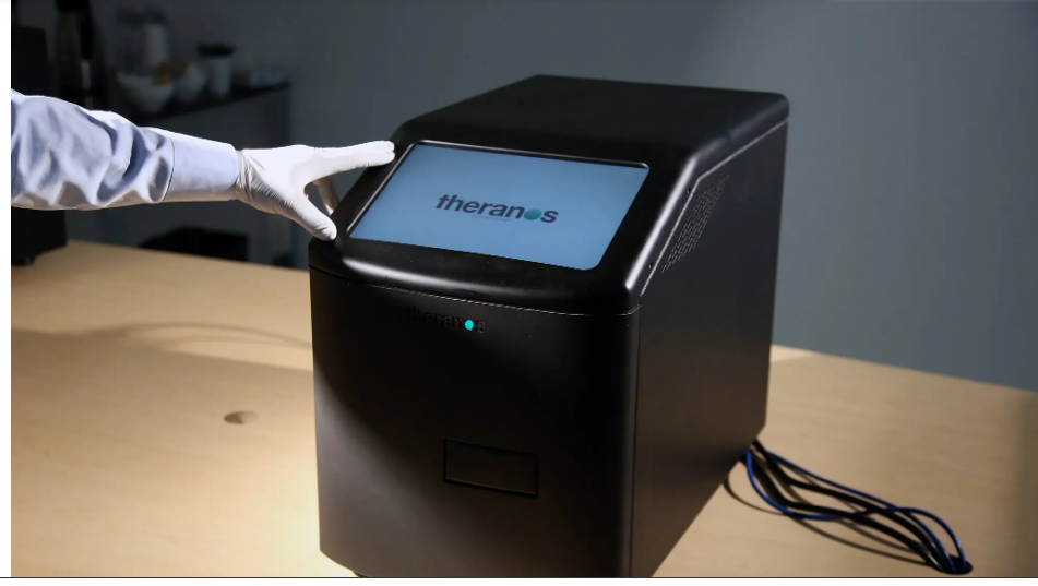 Элизабет Холмс приговорена к более чем 11 годам за мошенничество