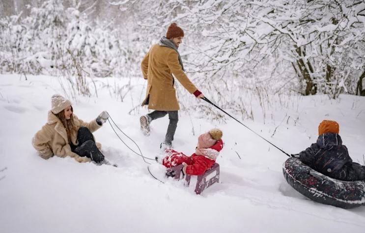 Новогодние 2023: когда начнутся каникулы у школьников и когда первый день отдыха у россиян