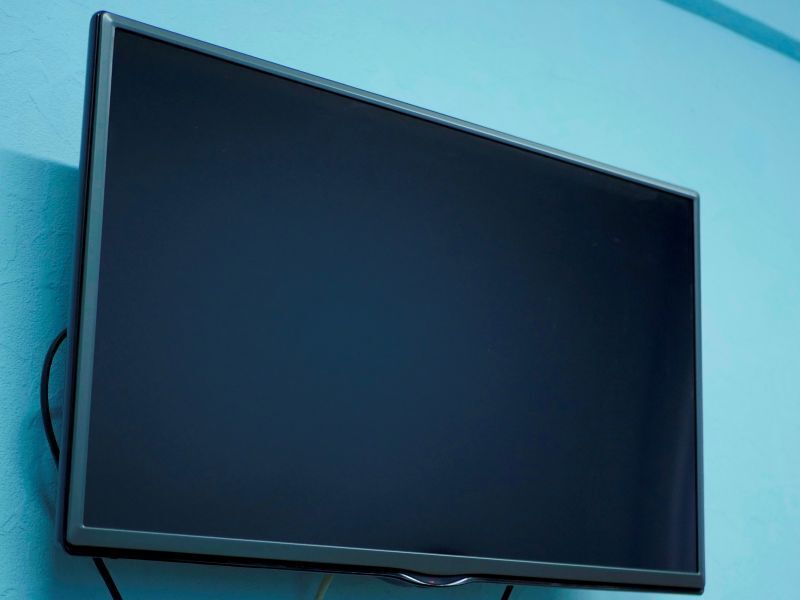 Коррупция и аукцион на покупку Управлением образования одного телевизора по стоимости 329 000 рублей. Вот вам и контрактная система закупок