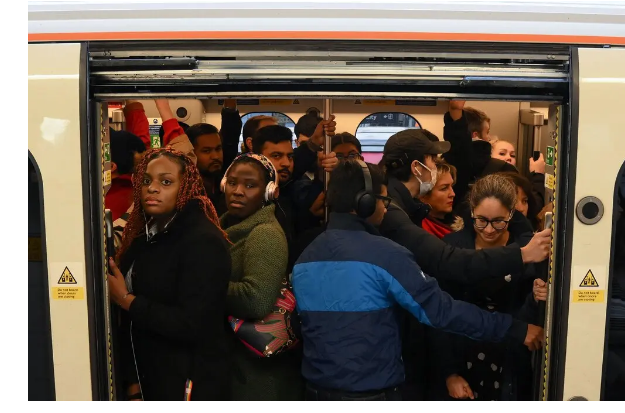 Пострадавшая от экономических проблем Великобритания начинает смотреть на Brexit с ‘Bregret’.