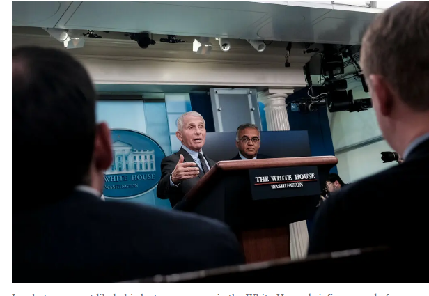 Через год после всплеска Omicron официальные лица видят снижение угрозы Covid этой зимой