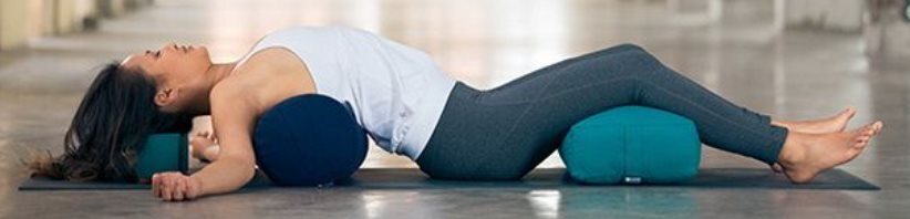 Превратите неудобную позу в исцеляющую позу! Восстановительная йога в домашних условиях