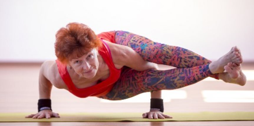 Для тех, кто хочет сделать домашнюю йогу привычкой в новом году. 4 пункта, которые нужно иметь в виду независимо от опыта занятий йогой