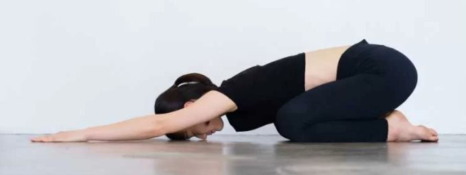 5 минут на это! Специальная йога для ускорения метаболизма для осени с аппетитом