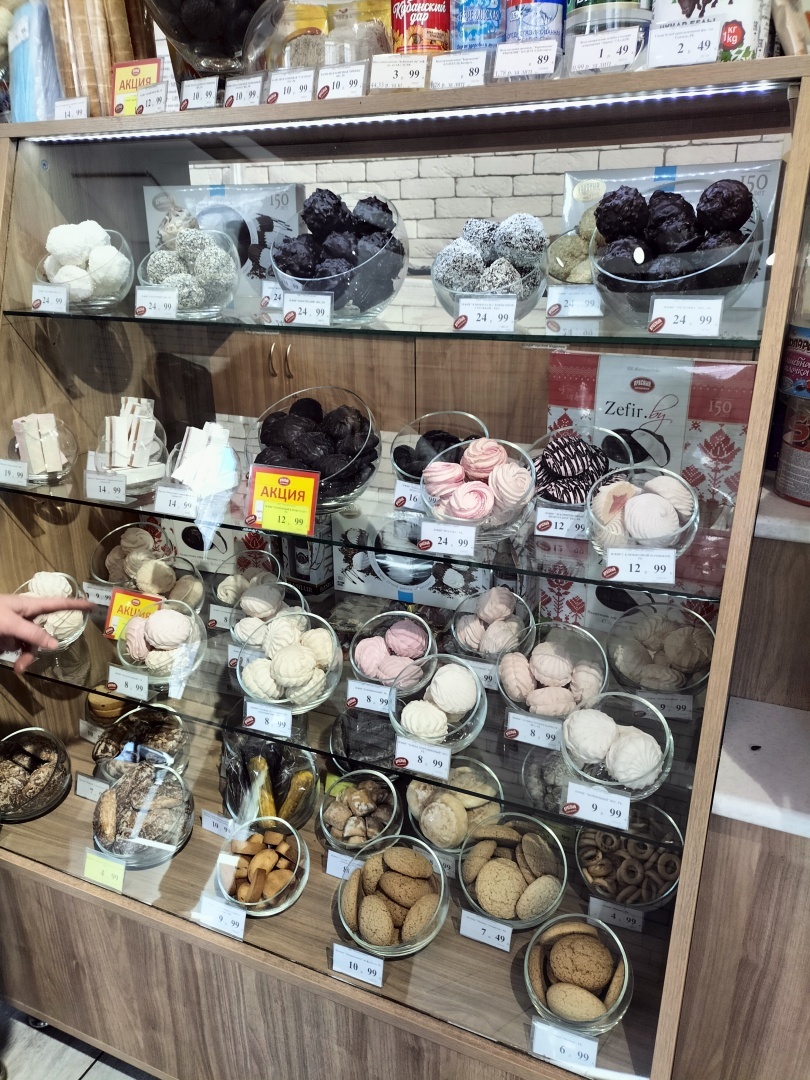 Такое сейчас увидишь только в Белоруссии - дешево и очень вкусно. Особенные местные продукты