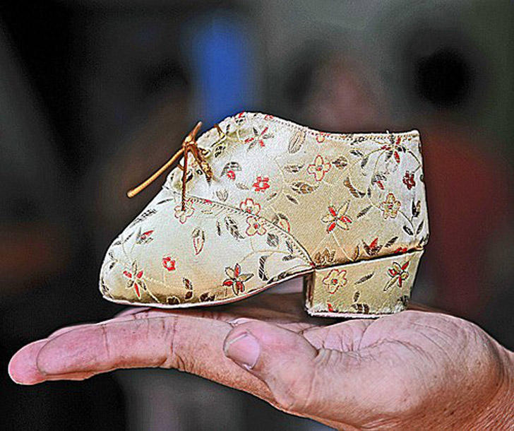 «От лаптей до лубутенов». Международный день сапожника.