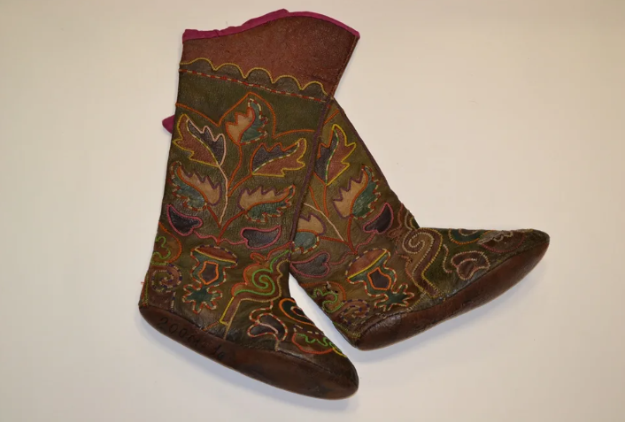 «От лаптей до лубутенов». Международный день сапожника.