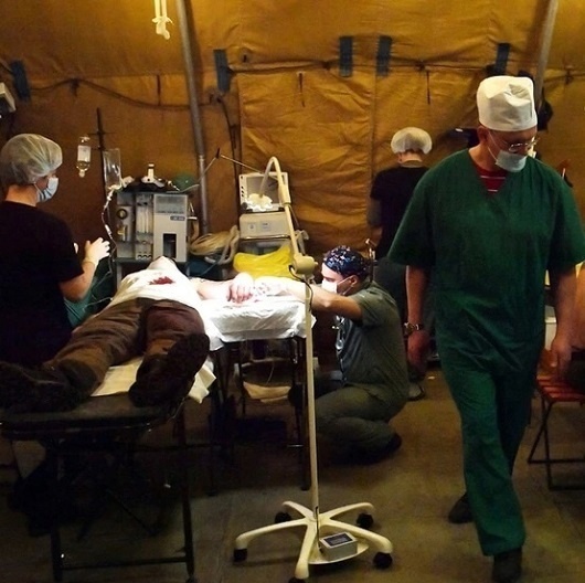 Врачи вернули зрение бойцу, вытащив из его глаз больше 10 осколков