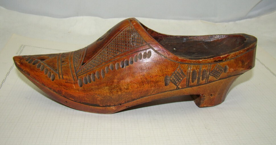 «От лаптей до лубутенов». Международный день сапожника.