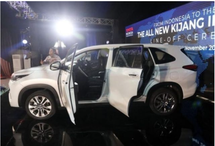 Toyota выпустила дешевый минивэн повышенной проходимости (ВИДЕО)