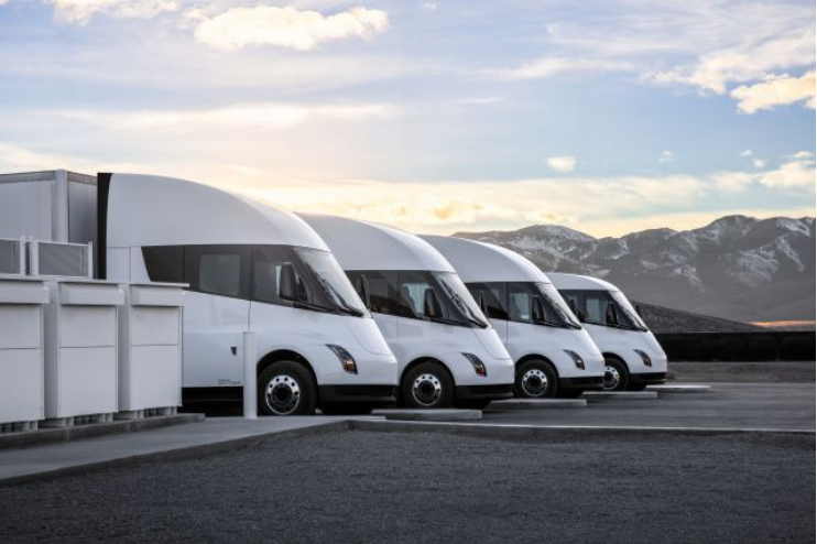 Электрический грузовик Tesla проехал более 800 километров при весе 37 тонн