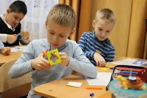 Для кого в школах задают сделать поделки для родителей или для учеников