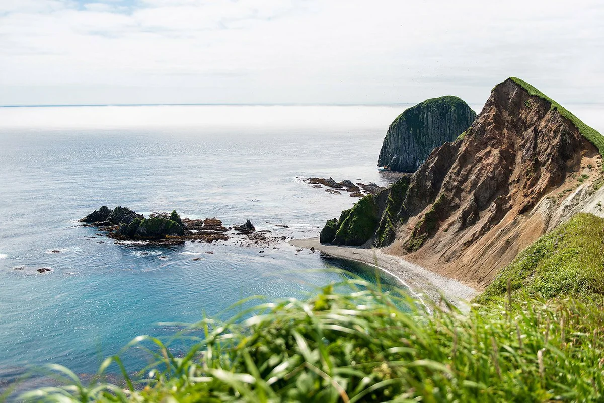 Курильские острова природа. Архипелаг Ушишир. Ушишир Курильские острова. Остров Итуруп Курильские острова. Природа острова Итуруп Курильские острова.