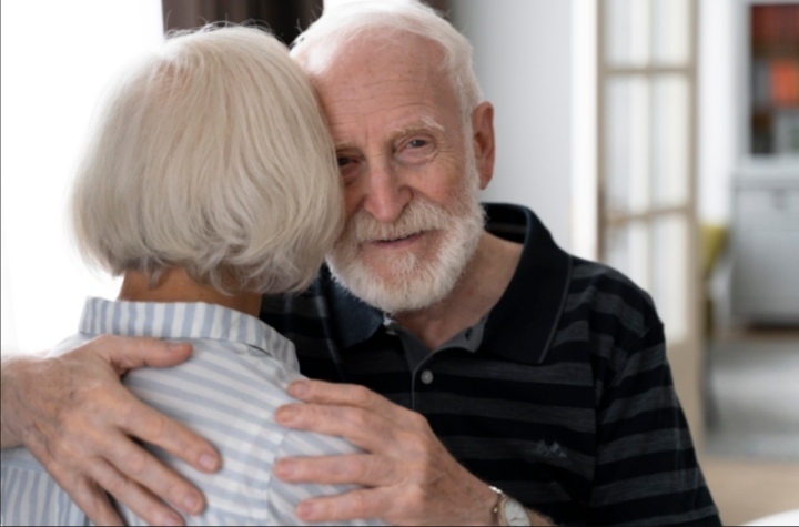 Правительство по-своему заботится о стариках: в России предложили отменить пенсию по старости...