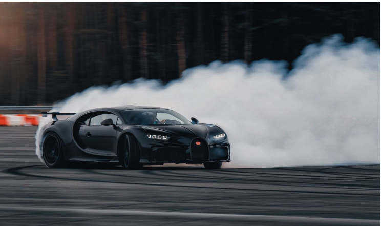Дрифтовать на Bugatti Chiron Pur Sport — круто, но дорого (ВИДЕО)