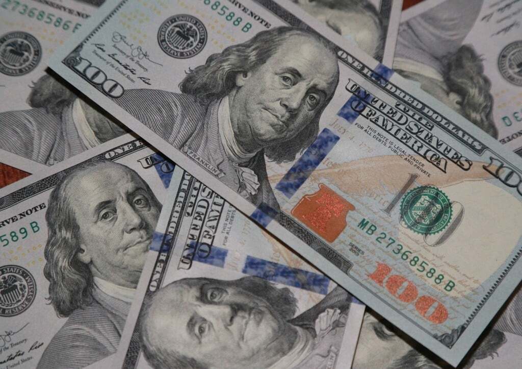 Теперь Евросоюз решил установить потолок цены для нефти в .