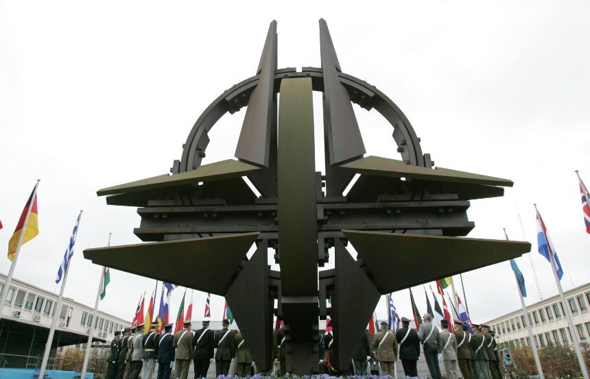 НАТО существует для решения проблем, созданных существованием НАТО