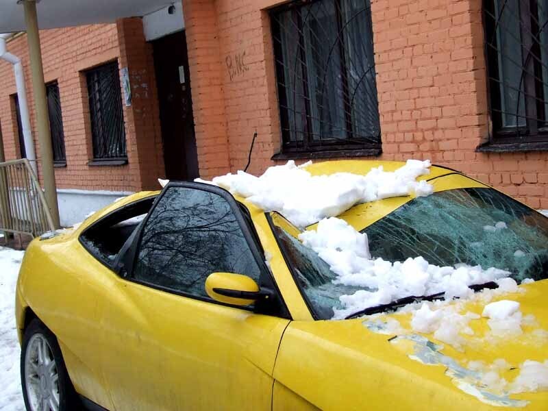 Что делать, если на ваш автомобиль упала сосулька?