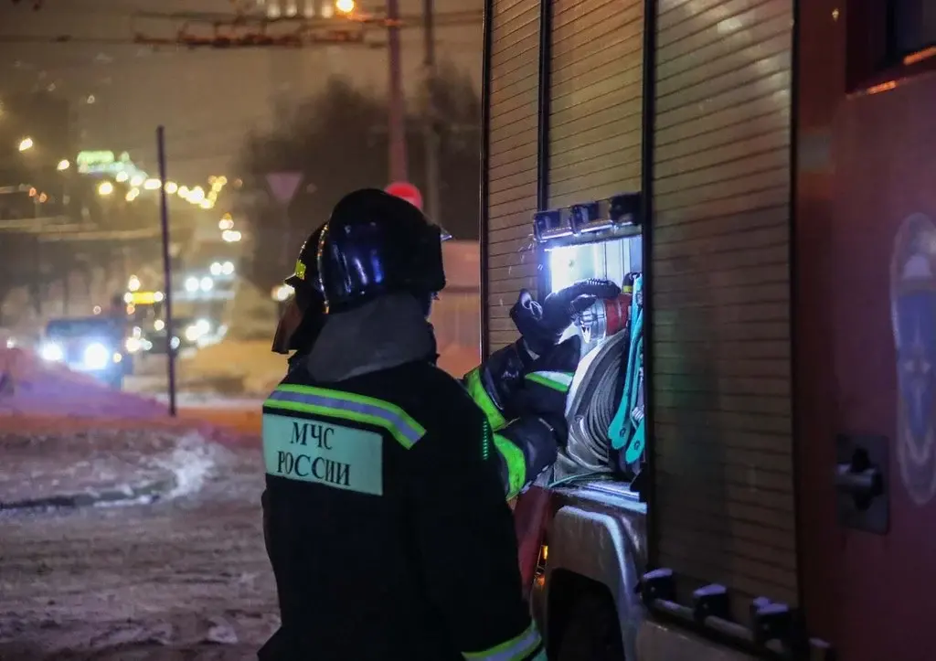 Жители Краснодара не могут выбраться из горящего ресторана: попасть в ресторан, который горит