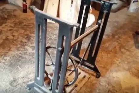 Что можно сделать из старой швейной машинки если жалко выбрасывать