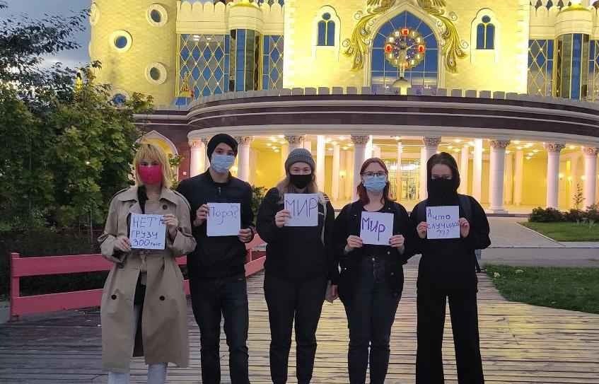 Казанская пикетчица. А что юристы посоветуют?