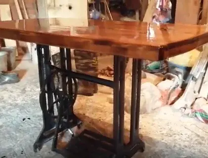 Что можно сделать из старой швейной машинки если жалко выбрасывать