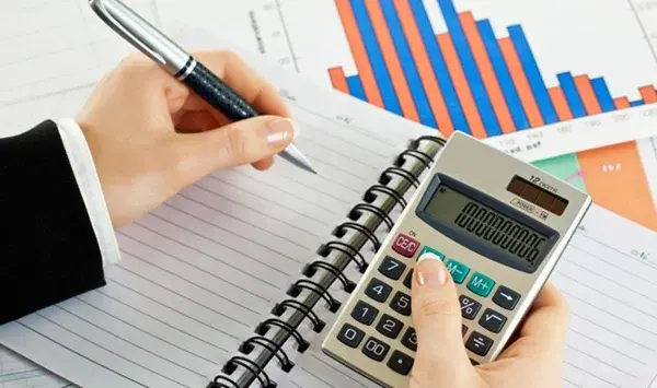 Какие причины и почему для пособий доход оценивают за 12 месяцев, а не меньше