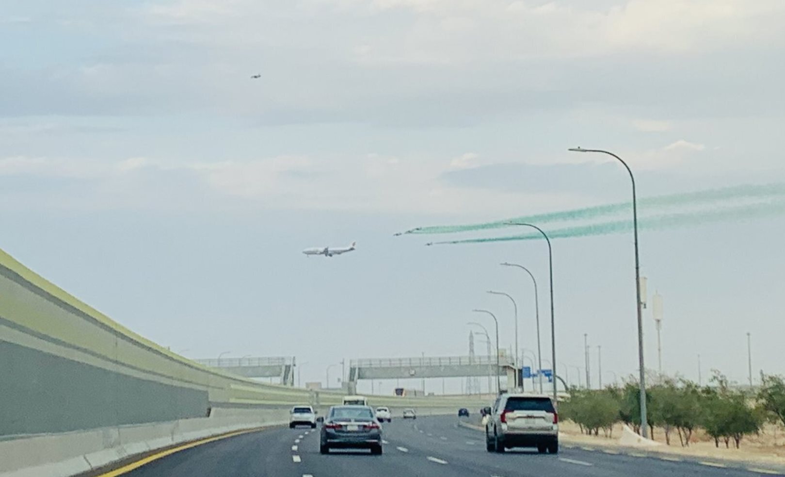 Си Цзиньпин прибывает в Саудовскую Аравию, чтобы ступить на красную ковровую дорожку. "Эпохальный" 3-дневный визит