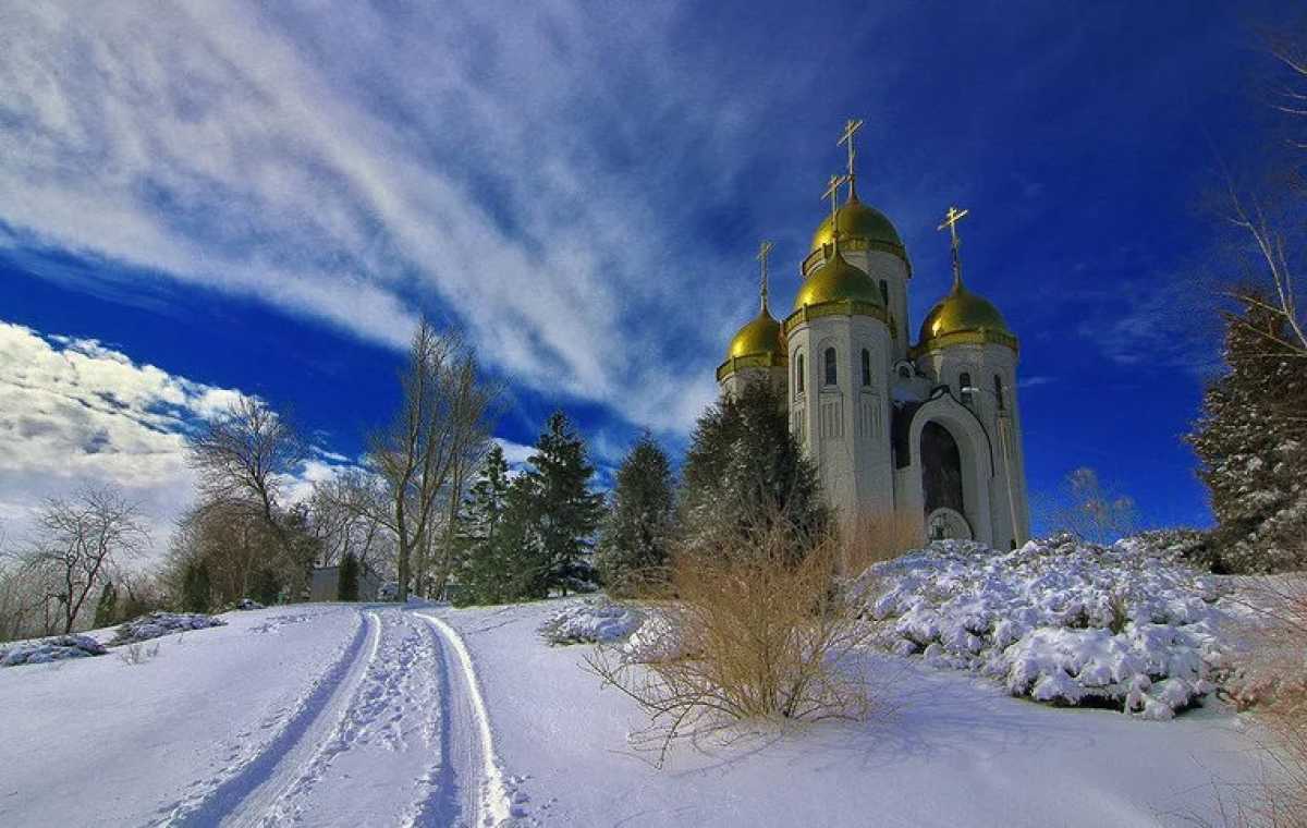 Голуби садятся на карниз примета