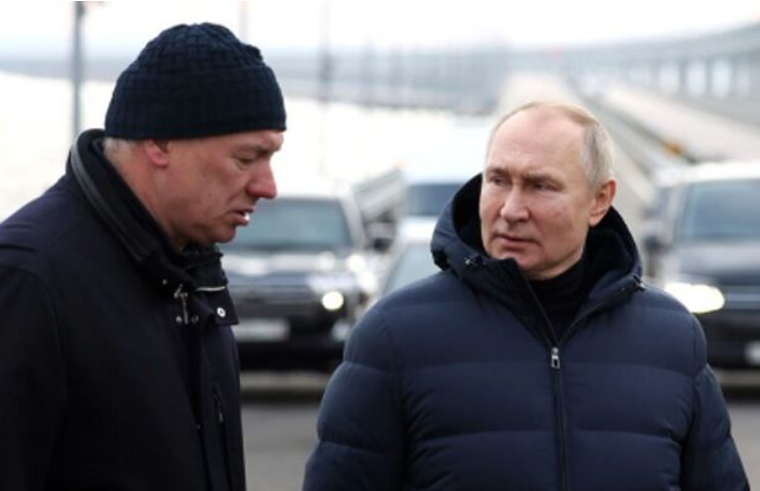 «Мерседес», на котором Путин проехал по отреставрированному Крымскому мосту, — это S-Klasse W221