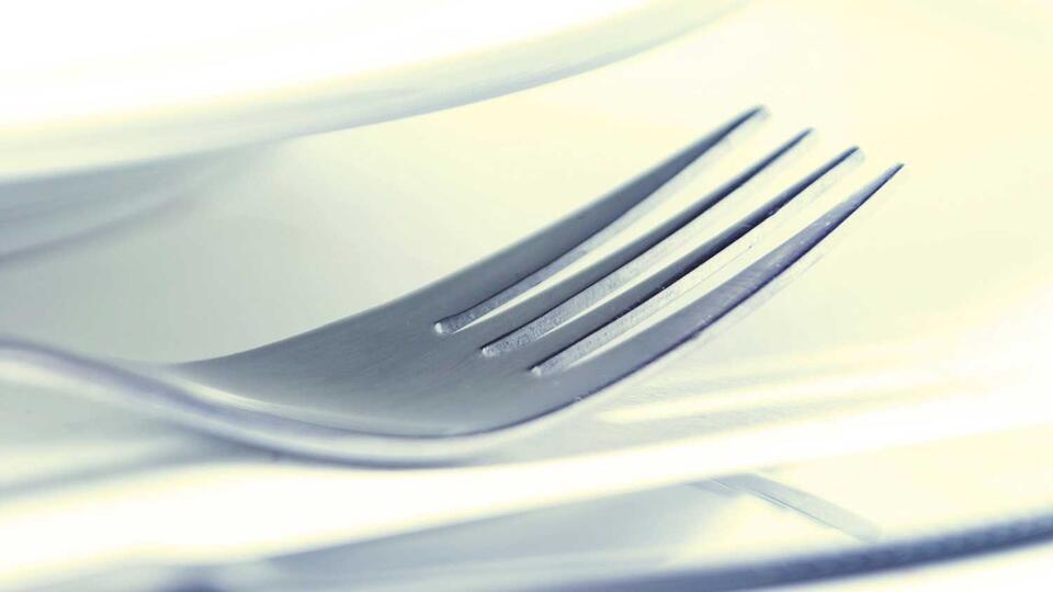 Житель Сахалина убил женщину, 15 раз воткнув в нее вилку