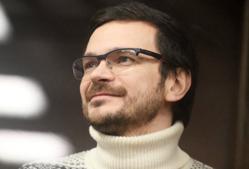 Восемь с половиной лет за фейки про армию. Мещанский суд Москвы выносит приговор Илье Яшину*