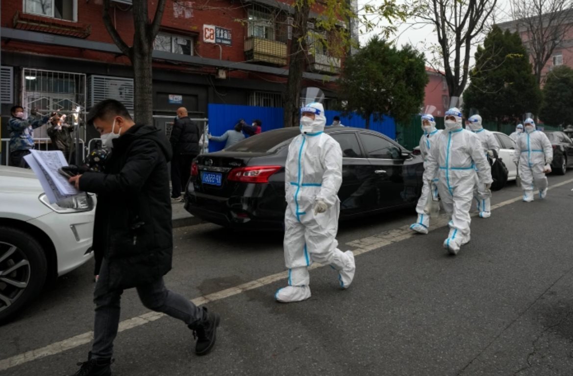 Китайский чиновник здравоохранения признает, что 80-90% населения Китая могут оказаться больными COVID-19