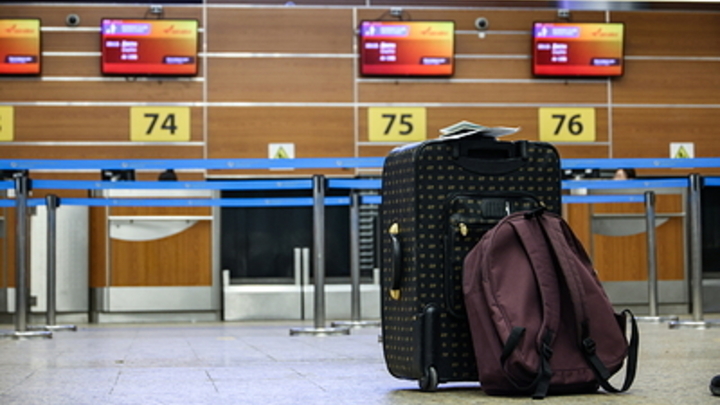 Нападение страшного пассажира в "Шереметьеве": кинул паспорт в сотрудницу аэропорта и прыгнул: и куда он приземлится смог