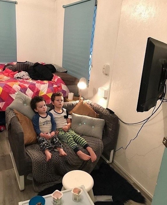 Муж бросил её с двумя маленькими детьми, а она не отчаялась и построила дом своими руками, даже не взяв кредит