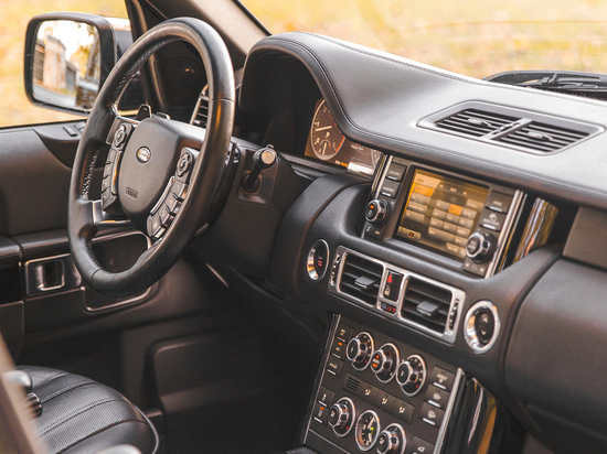 Сбивший пешеходов на Олимпийском проспекте лихач угнал служебную машину