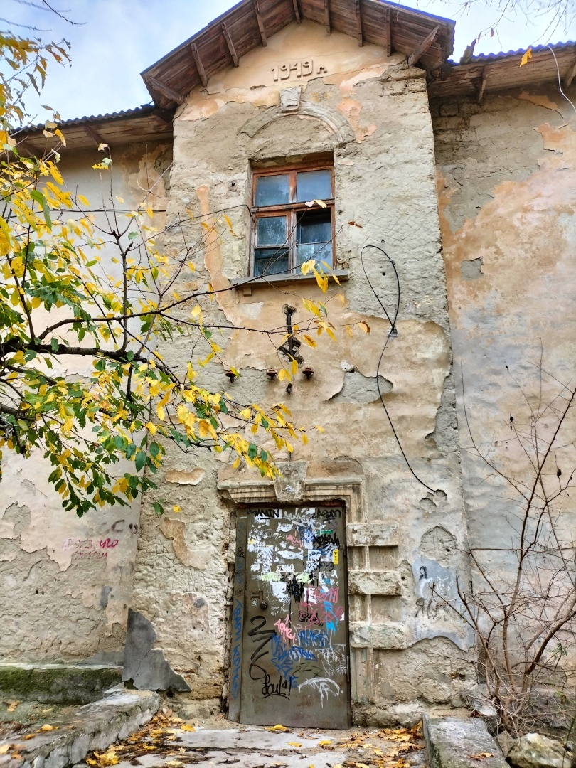 Разрушенные дома в Севастополе. Почти в центре города. Что произошло - фото