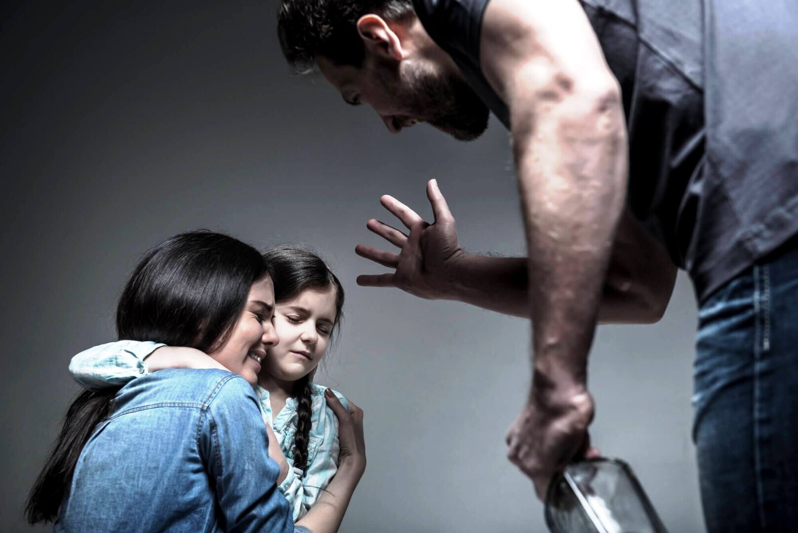 "Остановим насилие в семье: как защититься и сохранить свою жизнь"