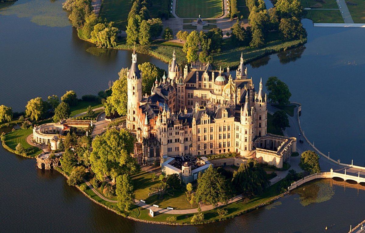 Шверинский замок (Schwerin Castle)