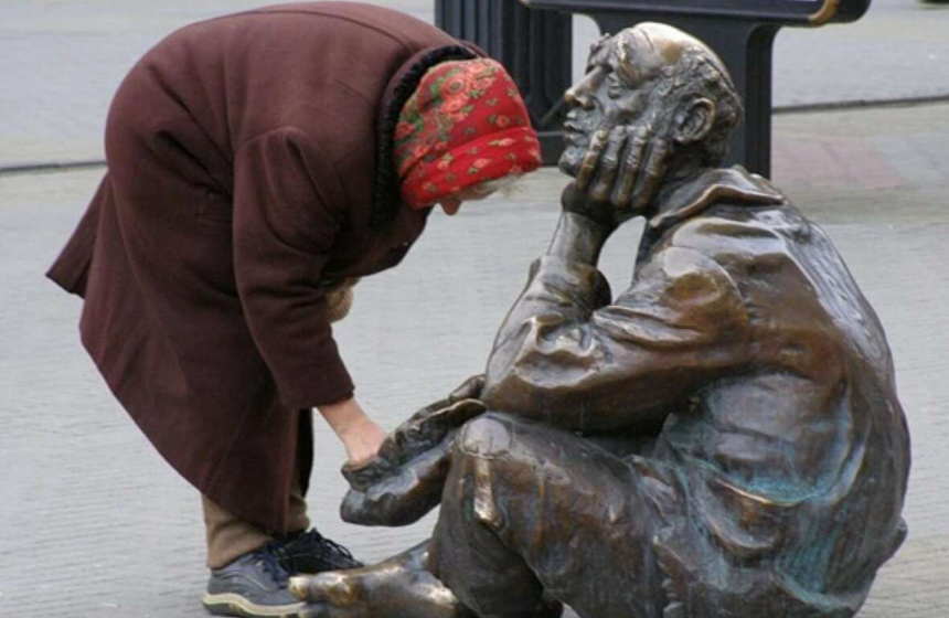 «Нам всё ни по чём». Снова снизилась бедность в России. У вас падают доходы? Парадоксальная ситуация...